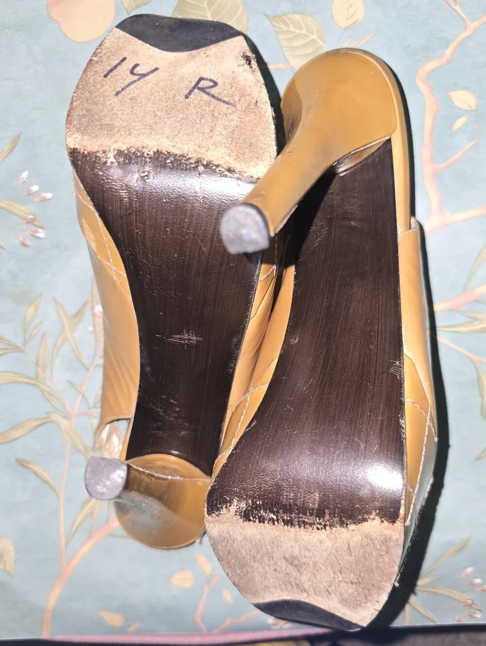 Stuart Weitzman Nude Heels w/ Flower Embellishment Size 8M Stilleto